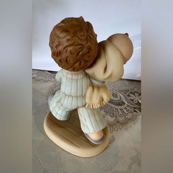 1992 ENESCO MEMORIES OF YESTERDAY THE FUTURE GOD BLESS EM BOY FIGURINE - Picture 4 of 7